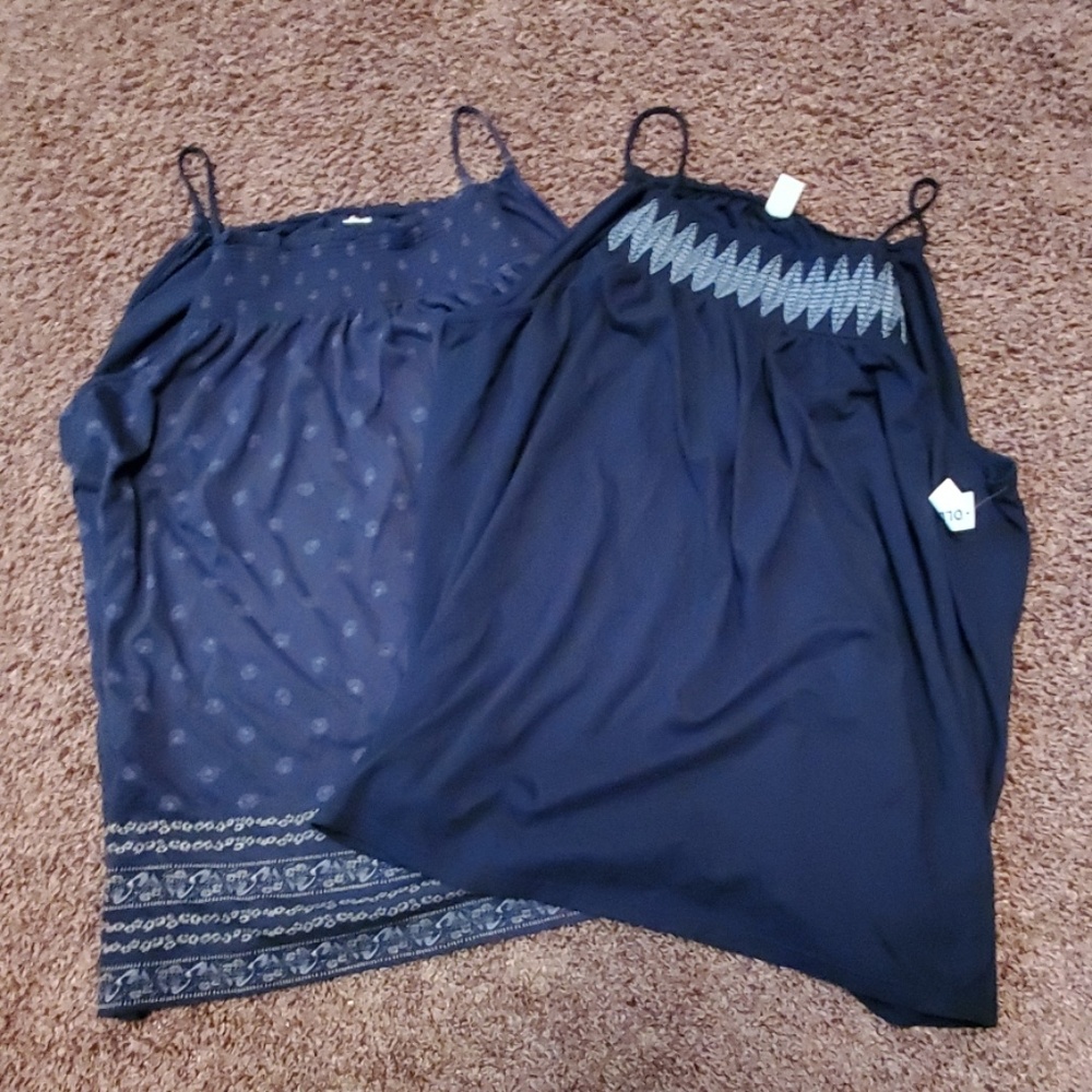 Bundle of NWT Tanks *sizeXl*